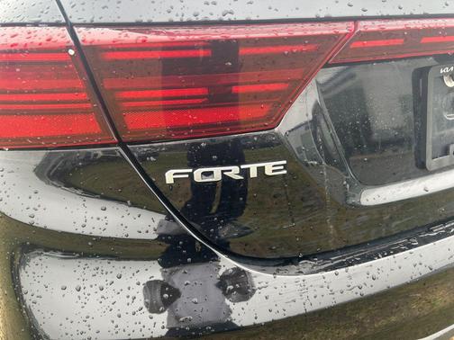 Aurora Black 2022 Kia Forte GT-Line