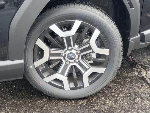 Crystal Black Silica 2026 Subaru Outback Touring XT