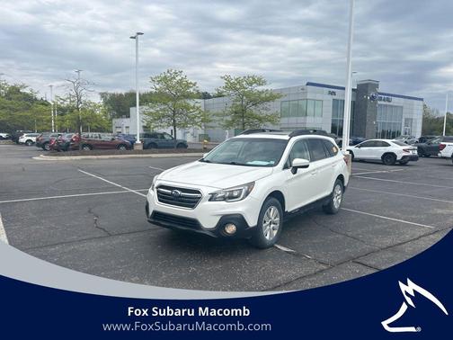 Crystal White Pearl 2018 Subaru Outback 2.5i Premium
