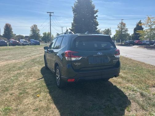 2023 Subaru Forester Premium