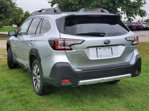 Ice Silver Metallic 2025 Subaru Outback Limited