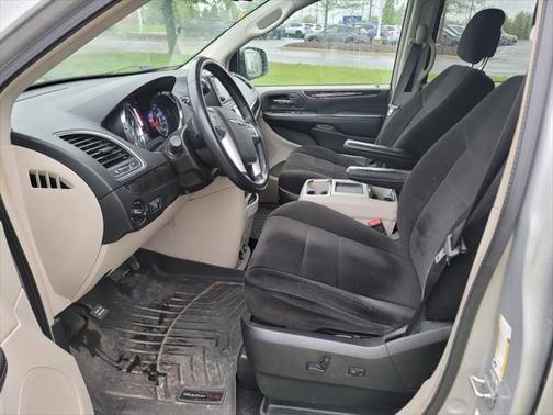 2012 Chrysler Town & Country Touring