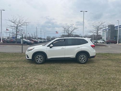 Crystal White Pearl 2023 Subaru Forester Premium