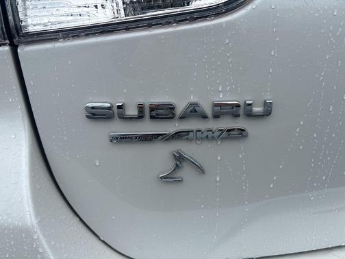 Crystal White Pearl 2023 Subaru Forester Limited