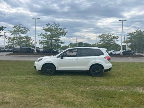 Crystal White Pearl 2018 Subaru Forester 2.5i Premium Black Edition