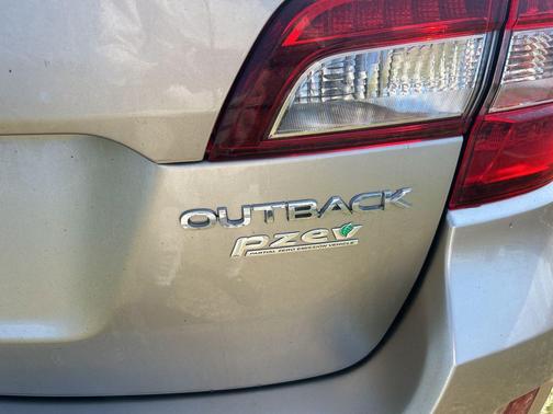 Tungsten Metallic 2017 Subaru Outback 2.5i Premium