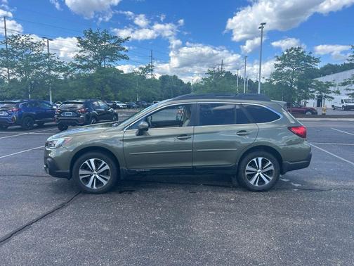 Wilderness Green Metallic 2018 Subaru Outback 2.5i Limited