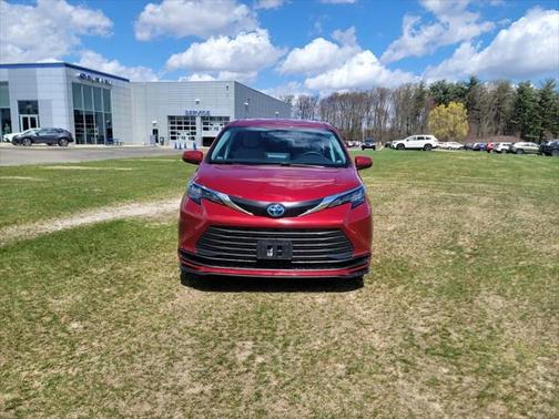 2024 Toyota Sienna LE