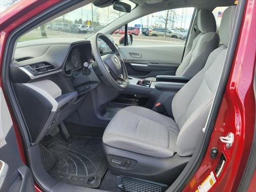 2024 Toyota Sienna LE