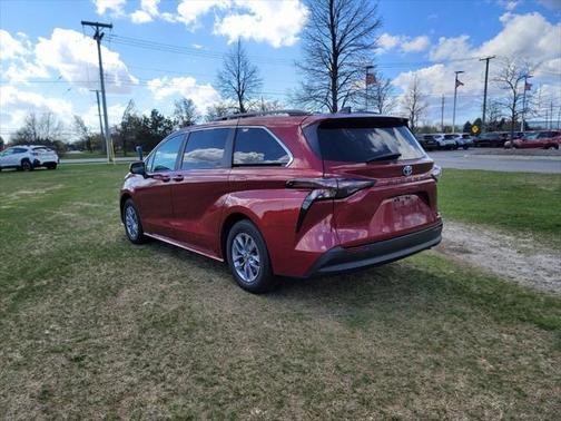2024 Toyota Sienna LE