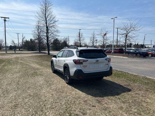 Crystal White Pearl 2023 Subaru Outback Onyx Edition XT