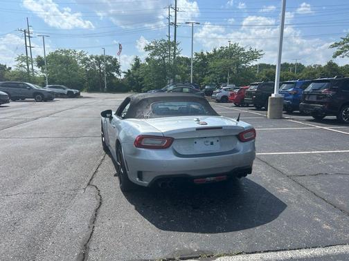 Chiaro Silver Metallic 2018 FIAT 124 Spider Base