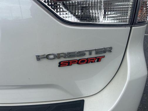 Crystal White Pearl 2023 Subaru Forester Sport