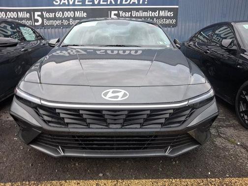 2025 Hyundai ELANTRA SE