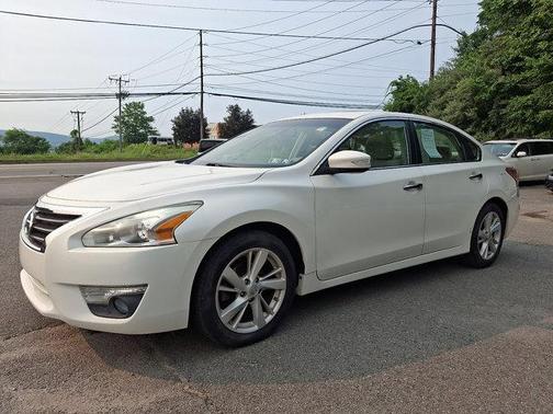 Pearl White 2013 Nissan Altima 2.5 SV