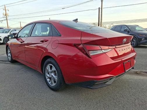 2021 Hyundai ELANTRA SE