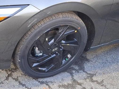 2026 Hyundai ELANTRA SEL