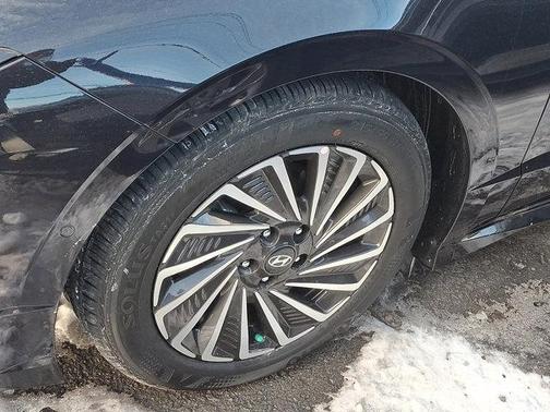 2025 Hyundai SONATA Hybrid Limited