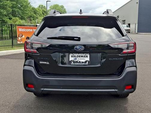 Crystal Black Silica 2023 Subaru Outback Onyx Edition