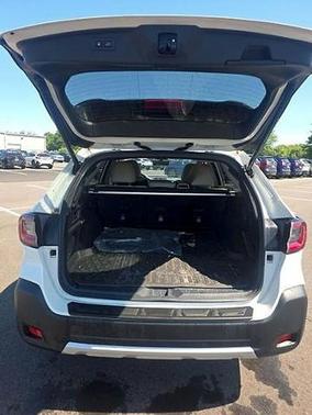 Crystal White Pearl 2024 Subaru Outback Limited