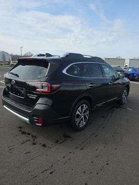 Crystal Black Silica 2022 Subaru Outback Touring