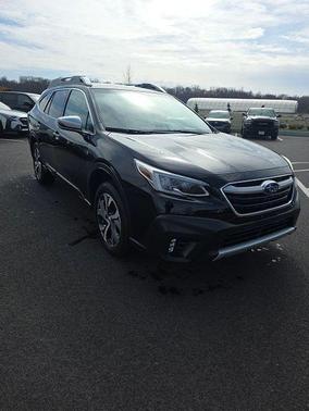 Crystal Black Silica 2022 Subaru Outback Touring