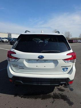 Crystal White Pearl 2021 Subaru Forester Premium
