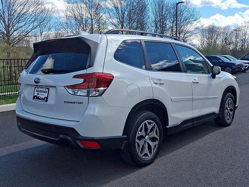 Crystal White Pearl 2021 Subaru Forester Premium