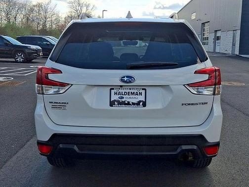 Crystal White Pearl 2021 Subaru Forester Premium