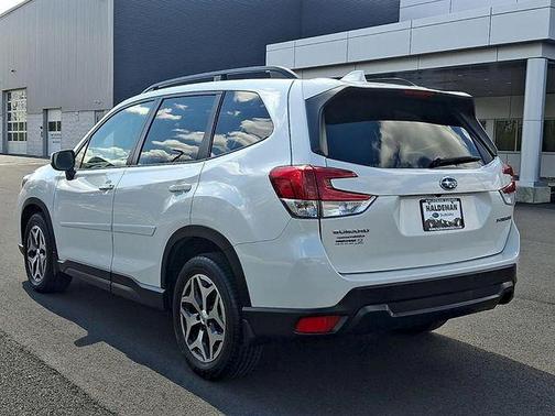 Crystal White Pearl 2021 Subaru Forester Premium