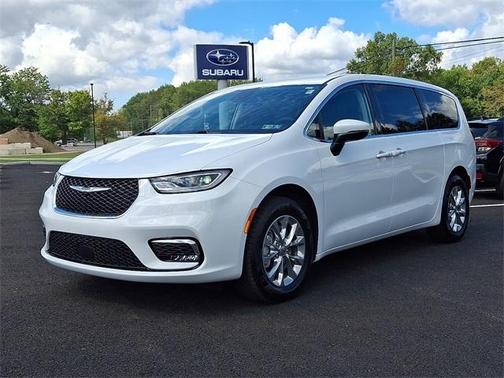 2023 Chrysler Pacifica Touring-L