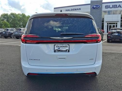 2023 Chrysler Pacifica Touring-L
