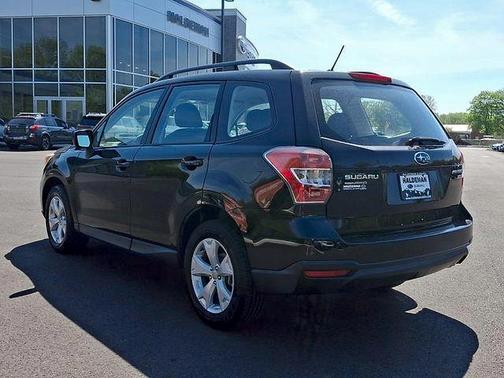 Crystal Black Silica 2015 Subaru Forester 2.5i
