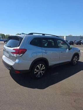 Ice Silver Metallic 2021 Subaru Forester Limited