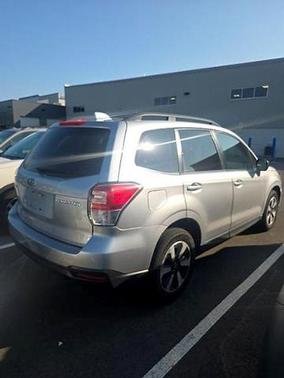 Ice Silver Metallic 2018 Subaru Forester 2.5i