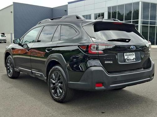 Crystal Black Silica 2023 Subaru Outback Onyx Edition