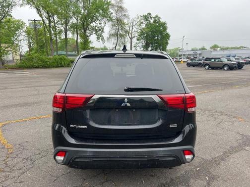 2020 Mitsubishi Outlander SE
