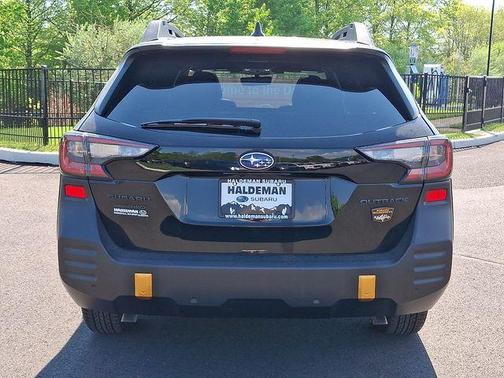 Crystal Black Silica 2025 Subaru Outback Wilderness