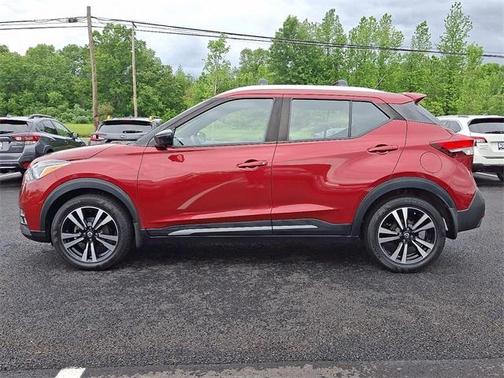2020 Nissan Kicks SR