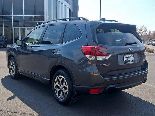Magnetite Gray Metallic 2024 Subaru Forester Premium