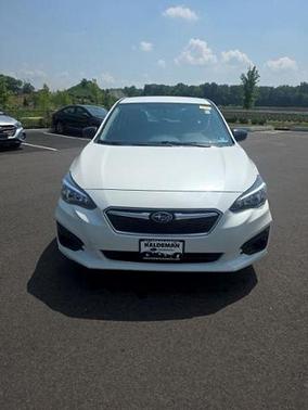 Crystal White Pearl 2018 Subaru Impreza 2.0i
