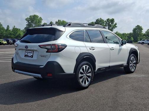 Crystal White Pearl 2024 Subaru Outback Limited