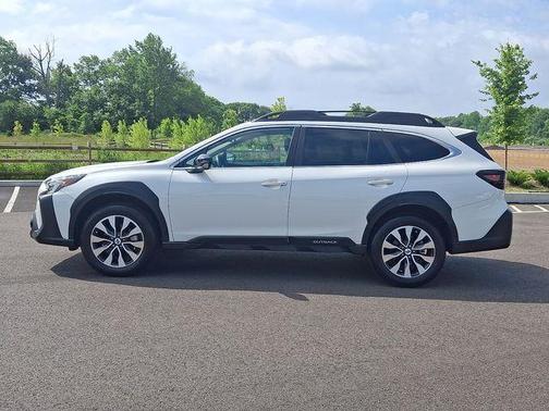 Crystal White Pearl 2024 Subaru Outback Limited