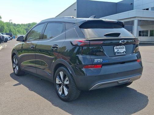 Mosaic Black Metallic 2022 Chevrolet Bolt EUV LT