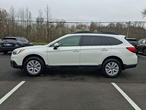 White 2017 Subaru Outback 2.5i Premium