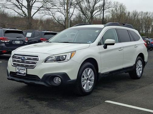 White 2017 Subaru Outback 2.5i Premium