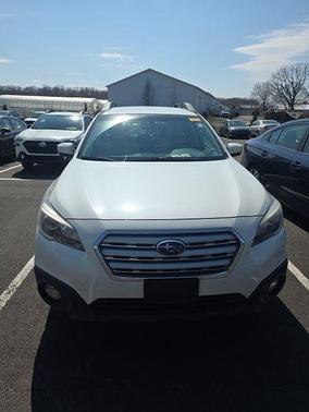 White 2017 Subaru Outback 2.5i Premium