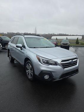 Ice Silver Metallic 2018 Subaru Outback 3.6R Limited