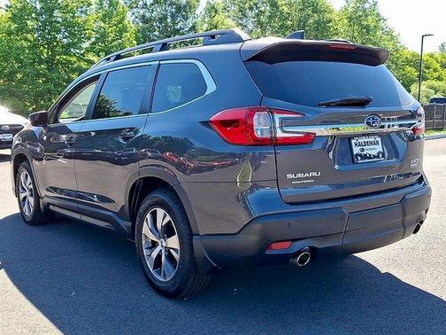 Magnetite Gray Metallic 2023 Subaru Ascent Premium 8-Passenger