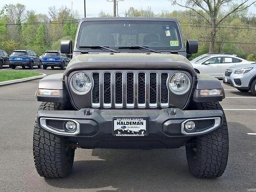 Granite Crystal Clearcoat Metallic 2021 Jeep Gladiator Overland